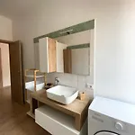 Numa House Apartman *